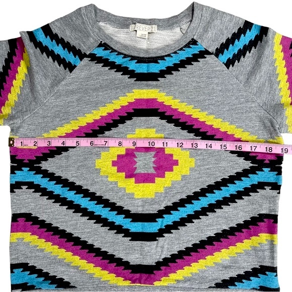 Forever 21 size medium cropped grey sweatshirt with colorful Aztec tribal design - Picture 13 of 16